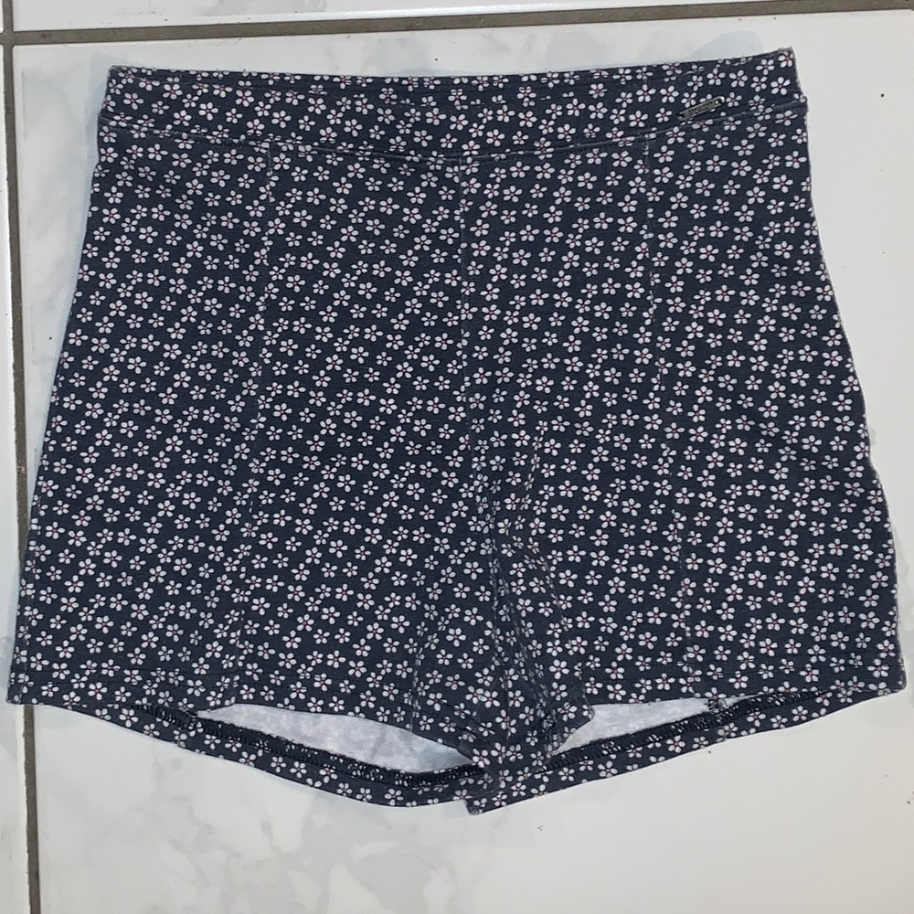 Abercrombie & Fitch white daisy high waist shorts